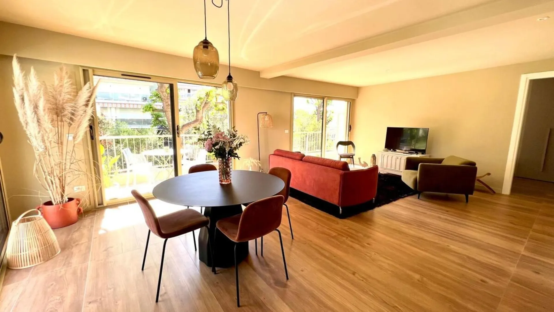 Apartment Juan Les Pins - 4 People - Near The Beach Antibes